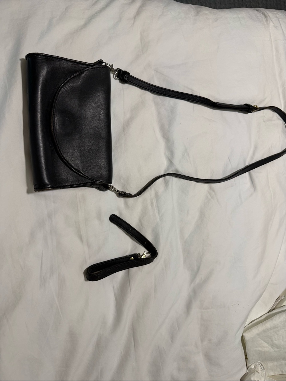 Classic Black Leather Crossbody Bag - Versatile Everyday Purse